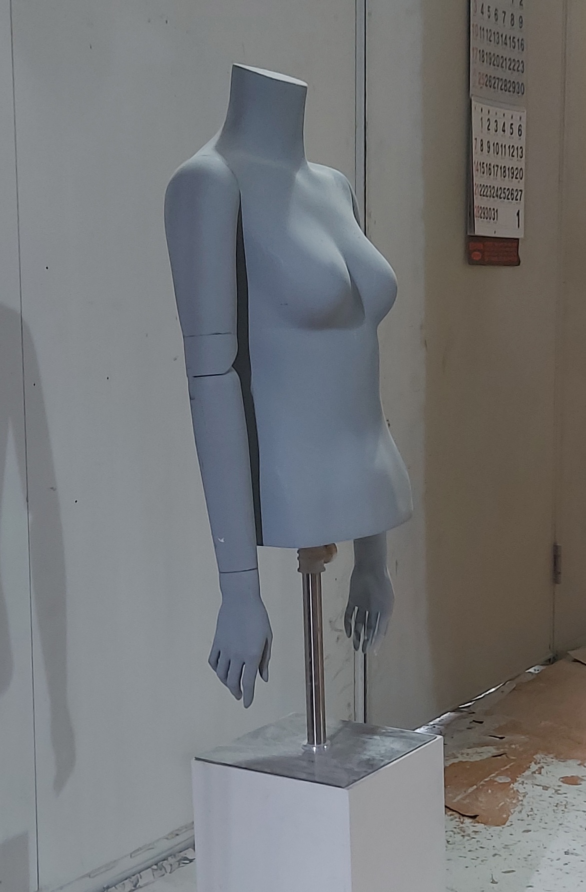 여자 반관절 상바디