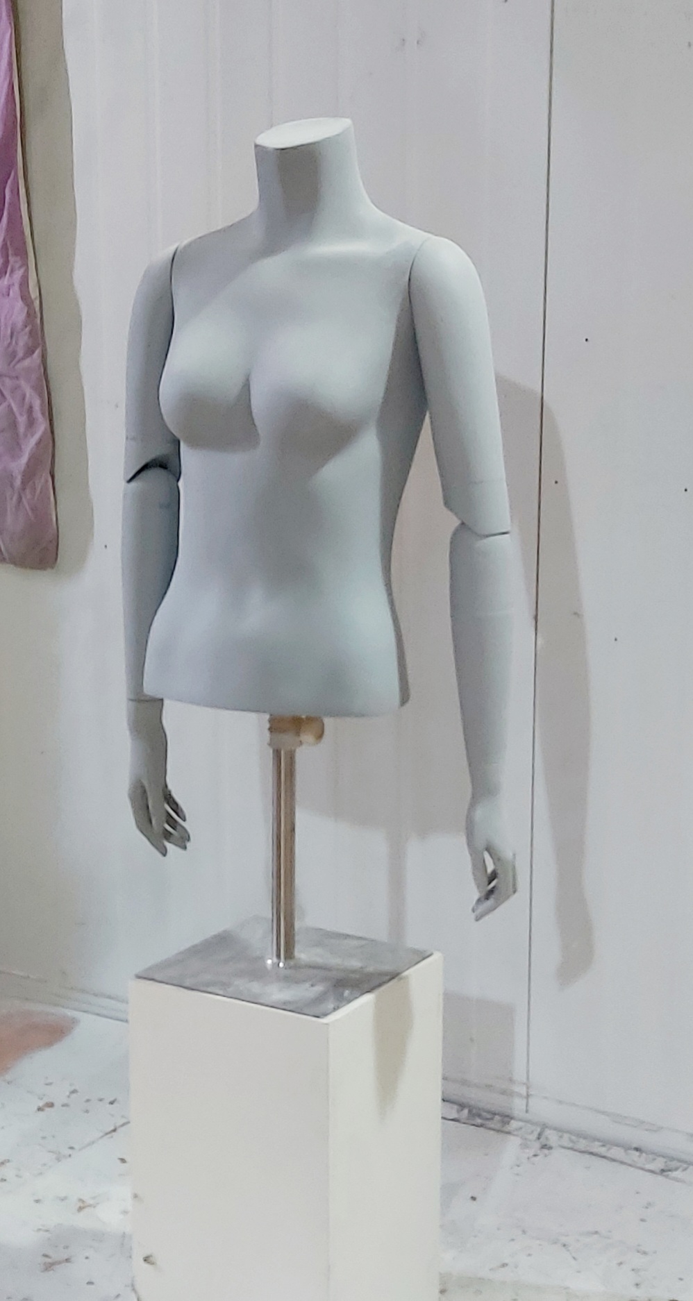 여자 반관절 상바디